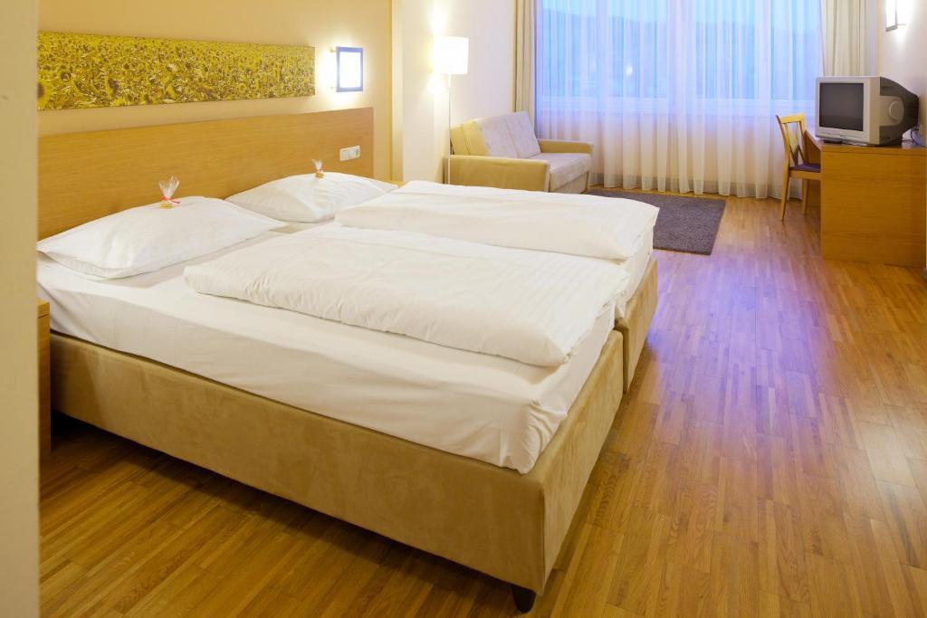 Hotel-Restaurant Allmer Weiz Δωμάτιο φωτογραφία